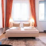 Unea In - Vollausgestattete