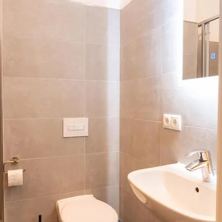 Unea In - Vollausgestattete